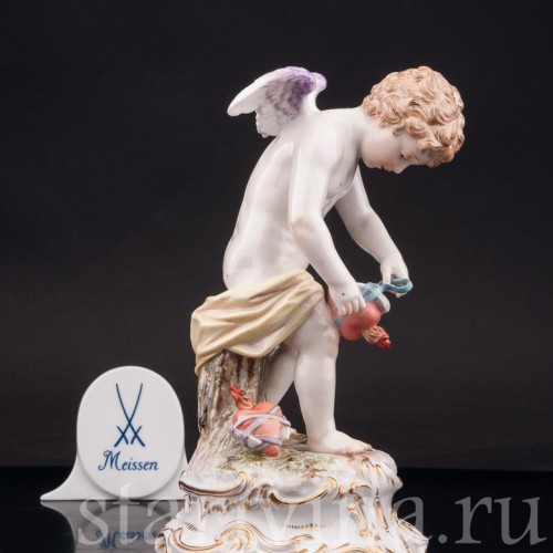 Фарфоровая композиция Купид связывающий крылья сердцам, Meissen, Германия, кон. 19 - нач. 20 вв.