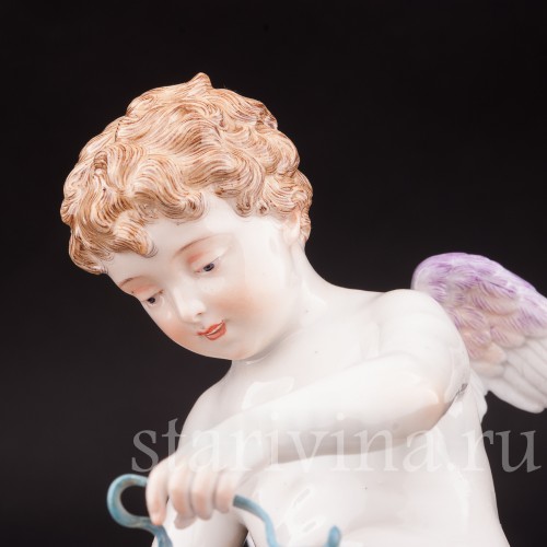 Фарфоровая композиция Купид связывающий крылья сердцам, Meissen, Германия, кон. 19 - нач. 20 вв.