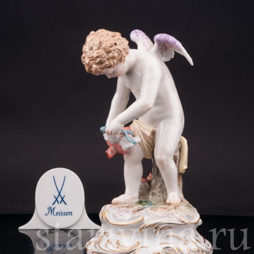 Фарфоровая композиция Купид связывающий крылья сердцам, Meissen, Германия, кон. 19 - нач. 20 вв.