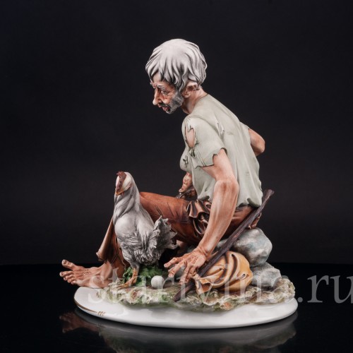 Композиция из фарфора Путник с курицей, Capodimonte, Италия, вт. пол. 20 в.