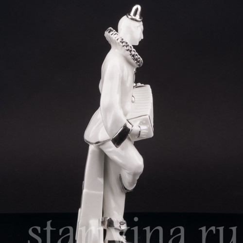 Фарфоровая фигурка Пьеро с гармошкой, Bourgeois Gara Pichard & Cie, Германия, 1920-е гг.