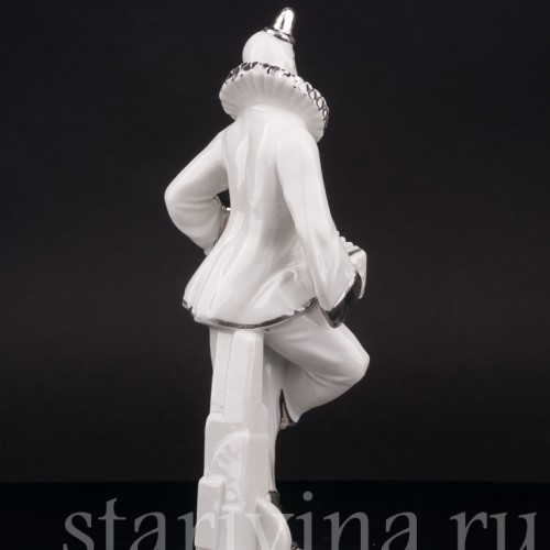 Фарфоровая фигурка Пьеро с гармошкой, Bourgeois Gara Pichard & Cie, Германия, 1920-е гг.