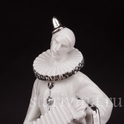 Фарфоровая фигурка Пьеро с гармошкой, Bourgeois Gara Pichard & Cie, Германия, 1920-е гг.