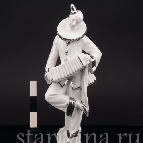 Фарфоровая фигурка Пьеро с гармошкой, Bourgeois Gara Pichard & Cie, Германия, 1920-е гг.