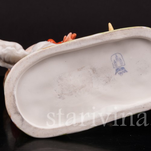 Фигурка из фарфора Девочка, несущая гуся, Von Schierholz, Германия, нач. 20 в.