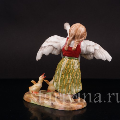 Фигурка из фарфора Девочка, несущая гуся, Von Schierholz, Германия, нач. 20 в.