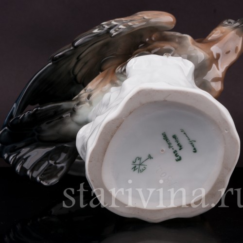 Статуэтка птицы из фарфора Орёл на скале, Karl Ens, Германия, 1920-30 гг.