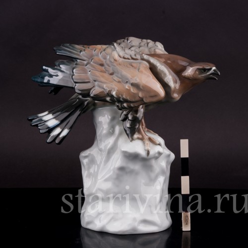 Статуэтка птицы из фарфора Орёл на скале, Karl Ens, Германия, 1920-30 гг.