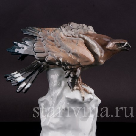 Статуэтка птицы из фарфора Орёл на скале, Karl Ens, Германия, 1920-30 гг.