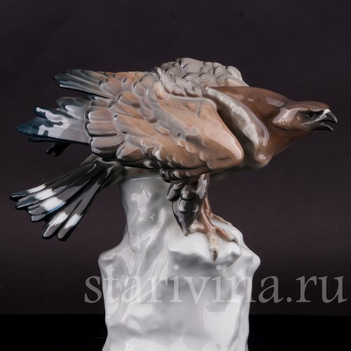 Статуэтка птицы из фарфора Орёл на скале, Karl Ens, Германия, 1920-30 гг.