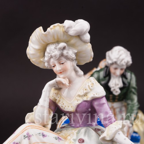 Фарфоровые статуэтки Пара на креслах, играющая с кошкой и собакой, Ackermann & Fritze, Германия, нач. 20 века.