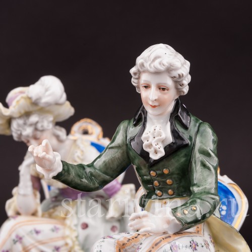 Фарфоровые статуэтки Пара на креслах, играющая с кошкой и собакой, Ackermann & Fritze, Германия, нач. 20 века.