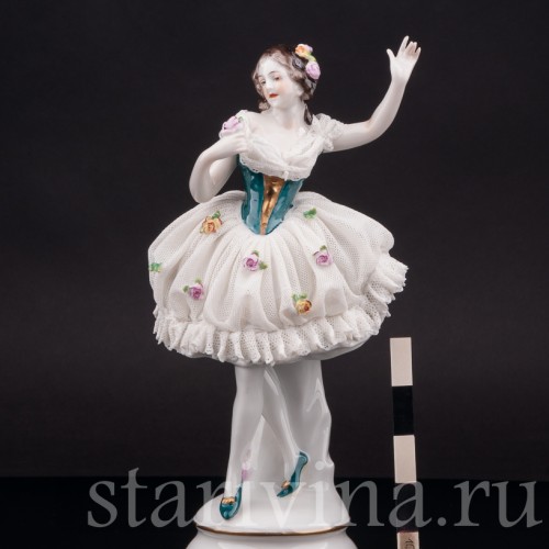 Фарфоровая статуэтка Танцующая девушка, кружевная, Volkstedt, Германия, 1915-35 гг.