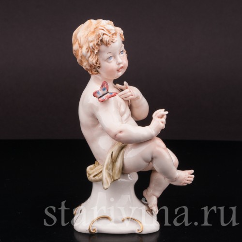 Фигурка из фарфора Путти с бабочкой, Capodimonte, Италия, вт. пол. 20 в.