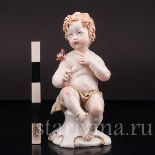 Фигурка из фарфора Путти с бабочкой, Capodimonte, Италия, вт. пол. 20 в.