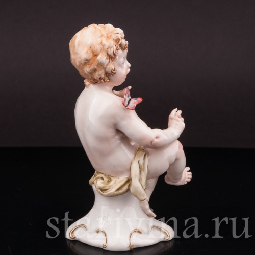 Фигурка из фарфора Путти с бабочкой, Capodimonte, Италия, вт. пол. 20 в.