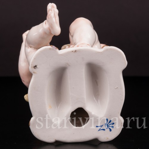 Фигурка из фарфора Путти с бабочкой, Capodimonte, Италия, вт. пол. 20 в.