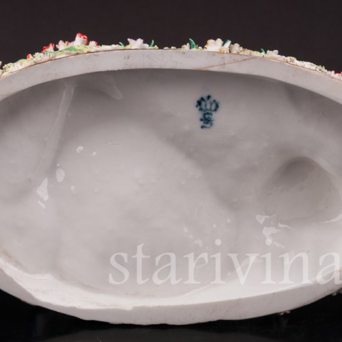 Композиция из фарфора Дети, играющие в кости, Sitzendorf, Германия, вт. пол. 20 в.