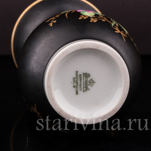 Декоративная ваза Розовые розы на черном, Rosenthal, Германия, 1944 год.