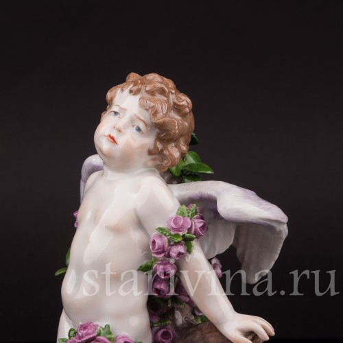 Фарфоровая статуэтка Купидон, связанный гирляндами из роз, Meissen, Германия, кон. 19 - нач. 20 вв.