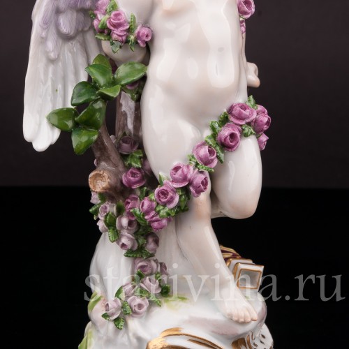 Фарфоровая статуэтка Купидон, связанный гирляндами из роз, Meissen, Германия, кон. 19 - нач. 20 вв.