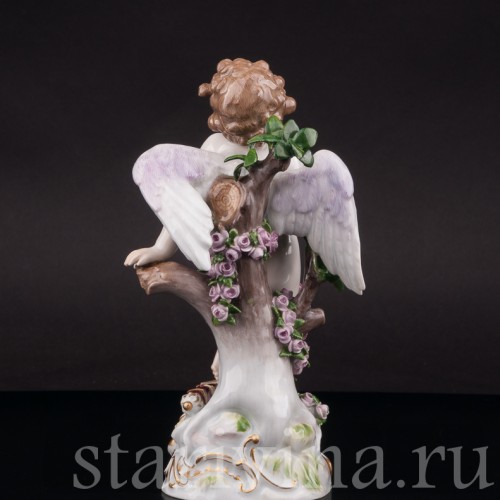 Фарфоровая статуэтка Купидон, связанный гирляндами из роз, Meissen, Германия, кон. 19 - нач. 20 вв.
