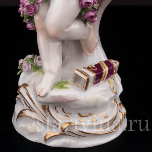 Фарфоровая статуэтка Купидон, связанный гирляндами из роз, Meissen, Германия, кон. 19 - нач. 20 вв.