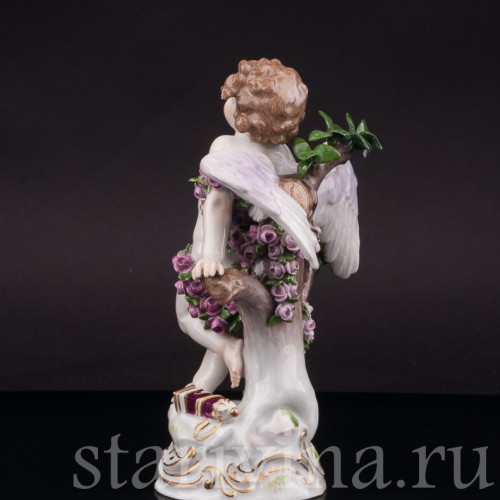 Фарфоровая статуэтка Купидон, связанный гирляндами из роз, Meissen, Германия, кон. 19 - нач. 20 вв.