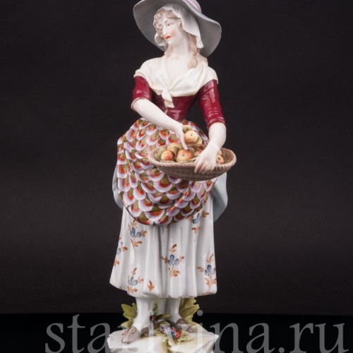 Статуэтка девушки из фарфора Продавщица яблок, Volkstedt, Германия, 1894-1908 гг.