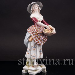 Статуэтка девушки из фарфора Продавщица яблок, Volkstedt, Германия, 1894-1908 гг.