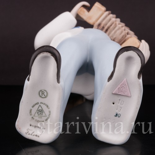 Фарфоровая статуэтка Клоун с гармошкой, Royal Dux, Чехия, вт. пол. 20 в.