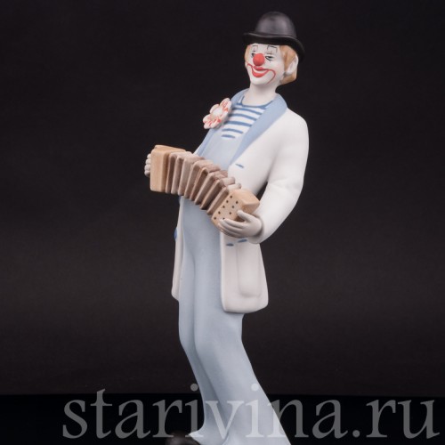 Фарфоровая статуэтка Клоун с гармошкой, Royal Dux, Чехия, вт. пол. 20 в.