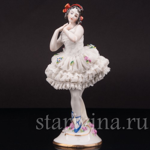 Фарфоровая фигурка Балерина, с алой лентой в волосах кружевная, Volkstedt, Германия, до 1936 г.