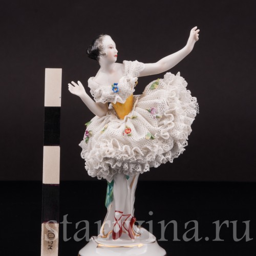Фарфоровая фигурка Балерина с желтым лифом, кружевная миниатюра, Volkstedt, Германия, до 1936 г.
