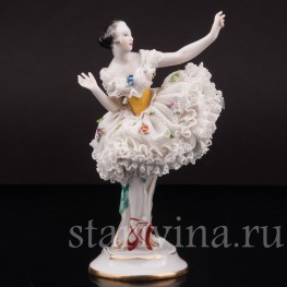 Фарфоровая фигурка Балерина с желтым лифом, кружевная миниатюра, Volkstedt, Германия, до 1936 г.