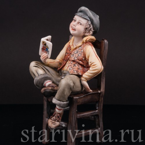 Фигурка из фарфора Мальчик с книжкой на стуле, Capodimonte, Италия, вт. пол. 20 в.