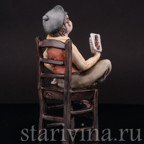 Фигурка из фарфора Мальчик с книжкой на стуле, Capodimonte, Италия, вт. пол. 20 в.