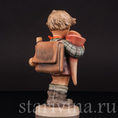Фигурка мальчика из фарфора Ученик с завтраком, Goebel, Германия, 1960-63 гг.