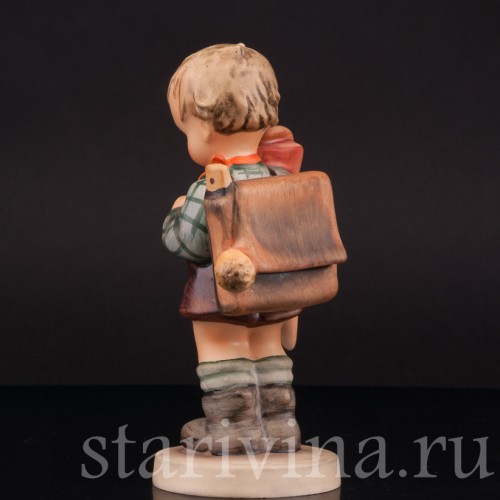 Фигурка мальчика из фарфора Ученик с завтраком, Goebel, Германия, 1960-63 гг.