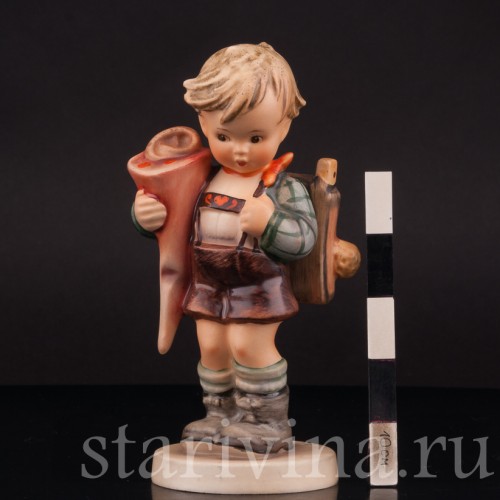 Фигурка мальчика из фарфора Ученик с завтраком, Goebel, Германия, 1960-63 гг.