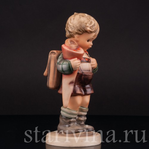 Фигурка мальчика из фарфора Ученик с завтраком, Goebel, Германия, 1960-63 гг.