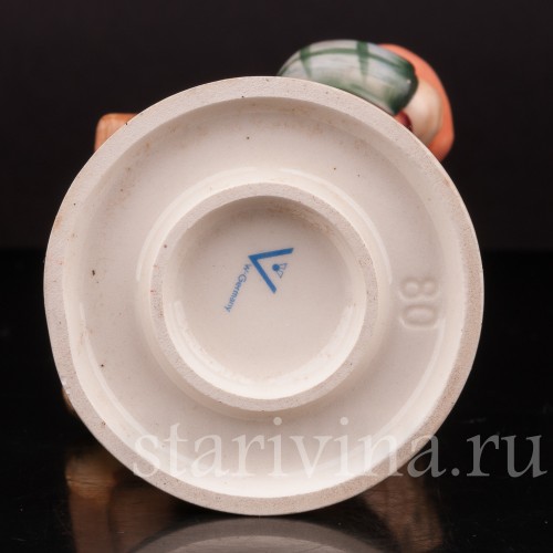 Фигурка мальчика из фарфора Ученик с завтраком, Goebel, Германия, 1960-63 гг.