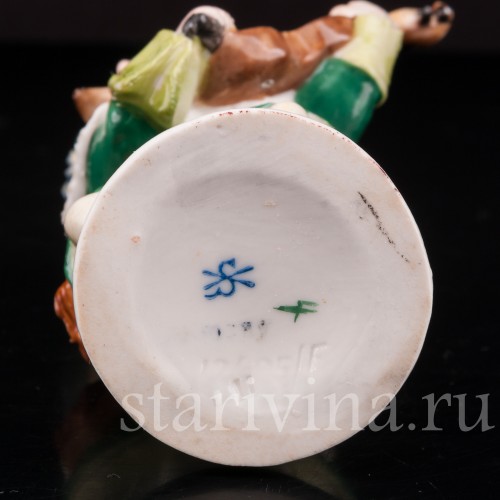 Фигурка из фарфора Музыкант со скрипкой, Scheibe-Alsbach, Германия, пер. пол. 20 века.