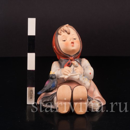 Фигурка из фарфора Девочка с вязанием, Goebel, Германия, 1959 г.