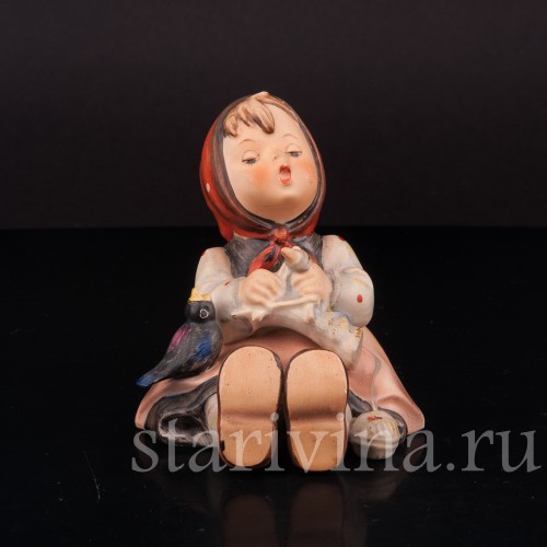 Фигурка из фарфора Девочка с вязанием, Goebel, Германия, 1959 г.