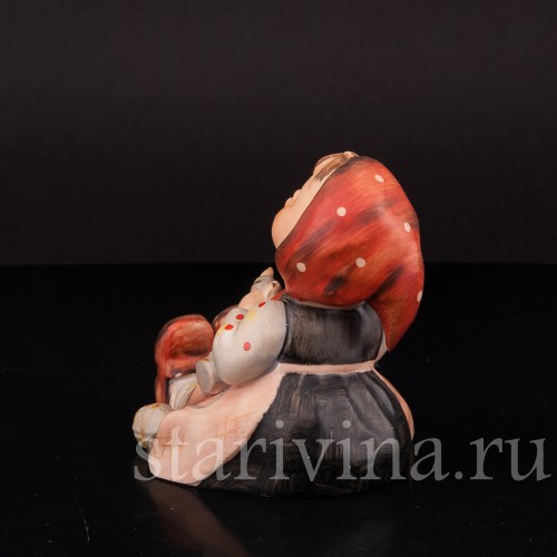 Фигурка из фарфора Девочка с вязанием, Goebel, Германия, 1959 г.