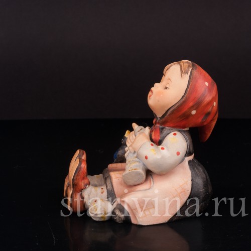 Фигурка из фарфора Девочка с вязанием, Goebel, Германия, 1959 г.
