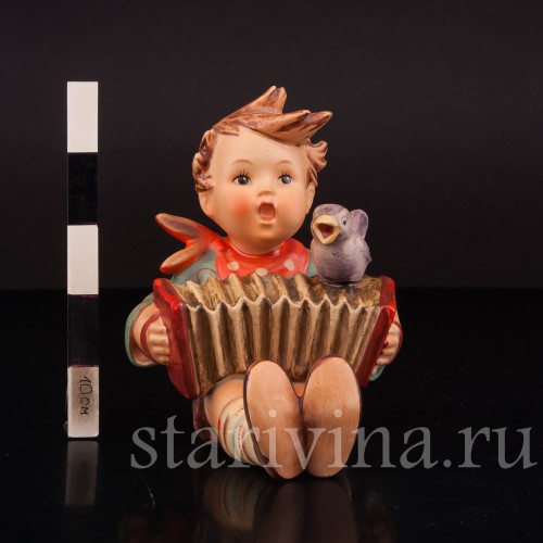 Фигурка из фарфора Мальчик с гармошкой, Goebel, Германия, 1950-55 гг.