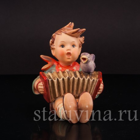 Фигурка из фарфора Мальчик с гармошкой, Goebel, Германия, 1950-55 гг.