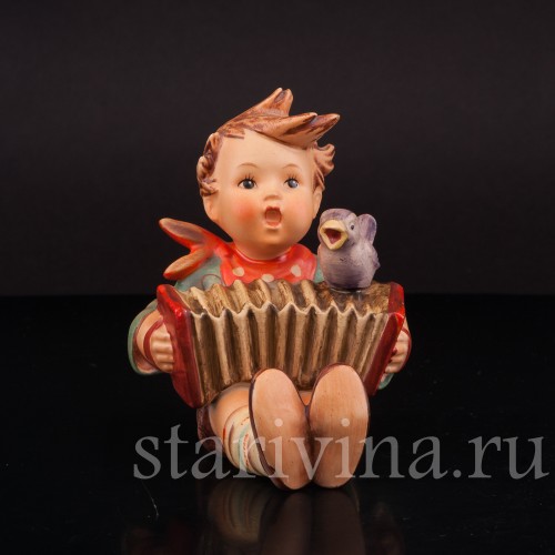 Фигурка из фарфора Мальчик с гармошкой, Goebel, Германия, 1950-55 гг.